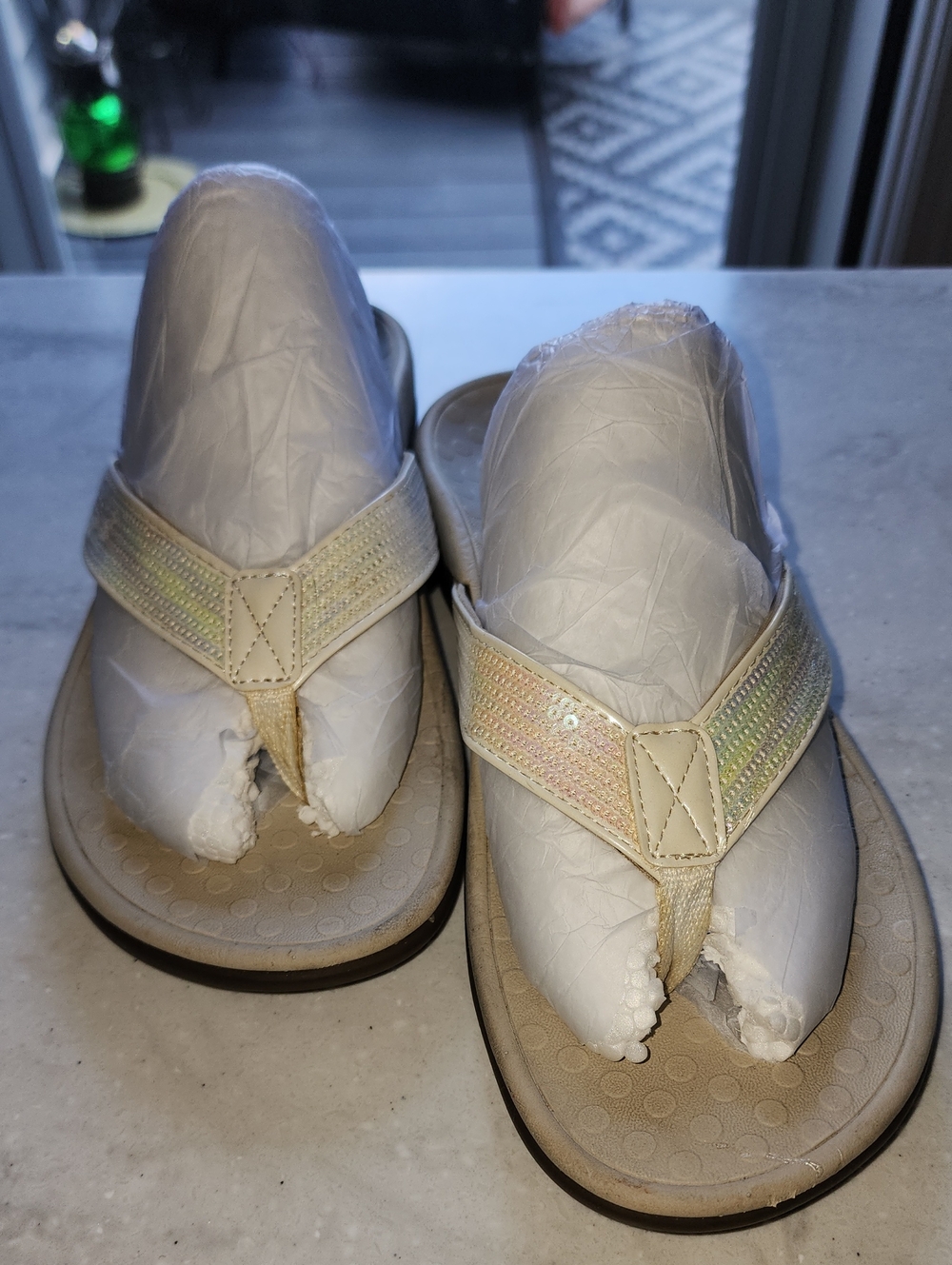 Vionicsize 9 Iridescent Beige Sandals Like New